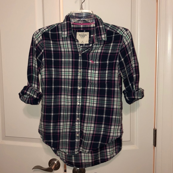 Abercrombie and Fitch button up top - Picture 1 of 4